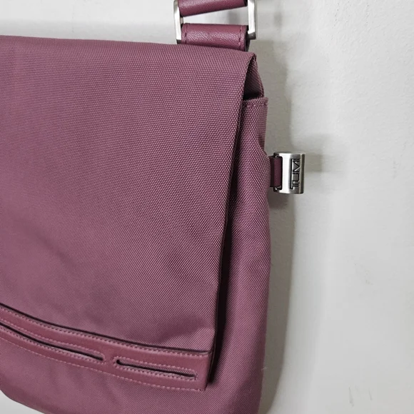 TUMI Ballistic Nylon w/Leather Trim Slim Flap Messenger Bag Travel - Picture 2 of 10